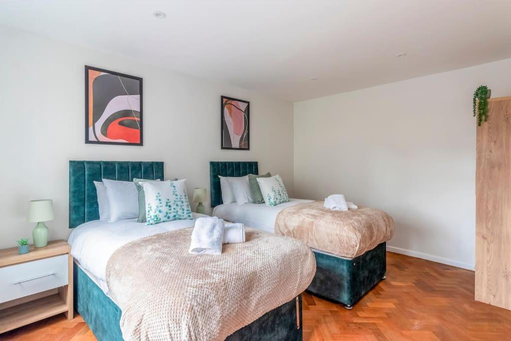 Spacious Sea View 2 Bedroom Sleeps 6-Free Parking บอร์นมัธ ภายนอก รูปภาพ