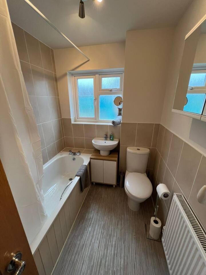 Spacious Sea View 2 Bedroom Sleeps 6-Free Parking บอร์นมัธ ภายนอก รูปภาพ